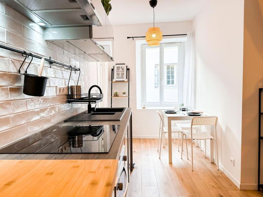 Nouveau ** Le Raffine Au Coeur De Guingamp ** Parking Ngoại thất bức ảnh