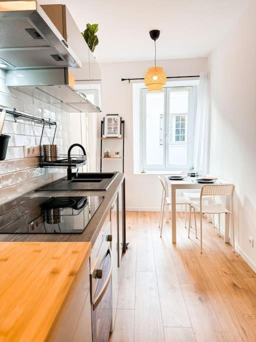 Nouveau ** Le Raffine Au Coeur De Guingamp ** Parking Ngoại thất bức ảnh