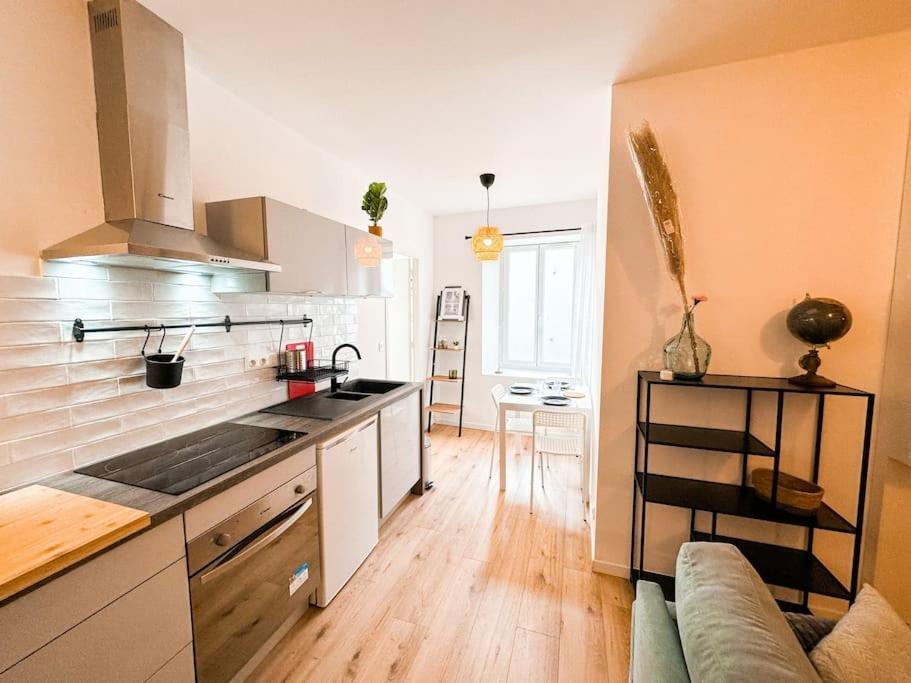 Nouveau ** Le Raffine Au Coeur De Guingamp ** Parking Ngoại thất bức ảnh