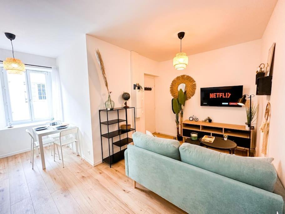 Nouveau ** Le Raffine Au Coeur De Guingamp ** Parking Ngoại thất bức ảnh
